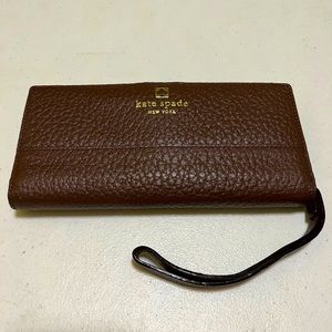 Kate Spade Mandy Southport Avenue in Brownstone Wallet/Wristlet WLRU1517